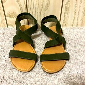 Dream Pairs Army Green sandals size 7 1/2